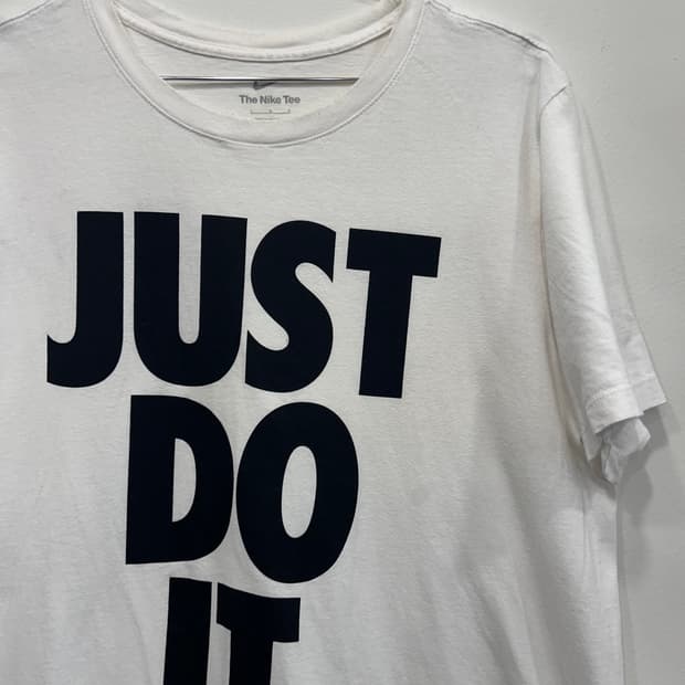 나이키 JUST DO IT 프린팅 반팔티