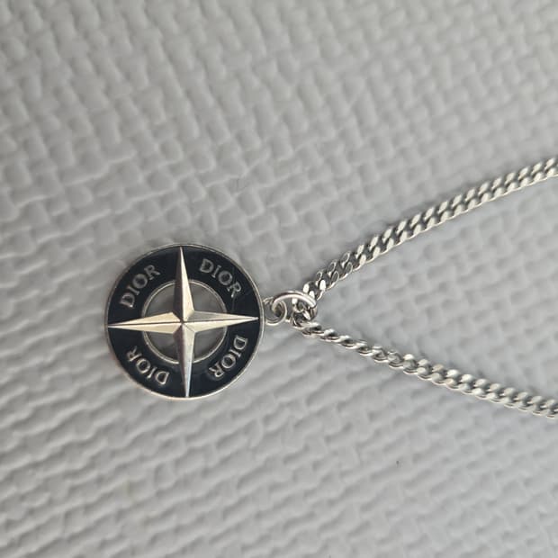 디올x스톤 콜라보 목걸이
