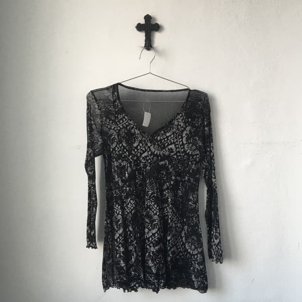 Ornament pattern mesh top