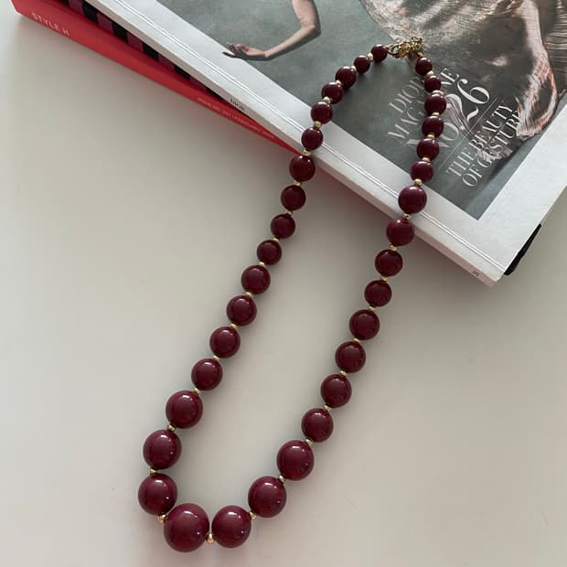 버건디 라운드 비즈 목걸이 