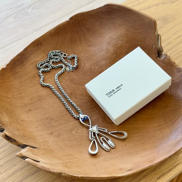 토가 비릴리스 alien motif necklace