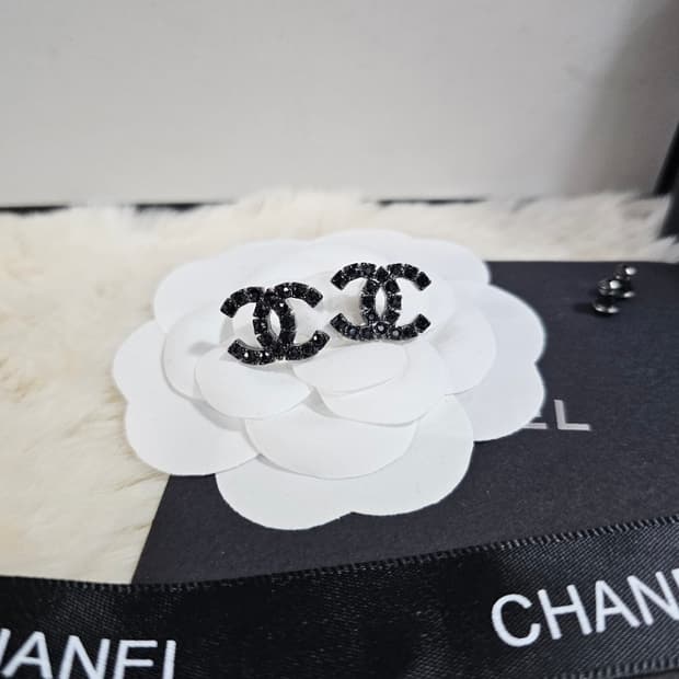 샤넬 블랙 로고CC 업사이클링 귀걸이