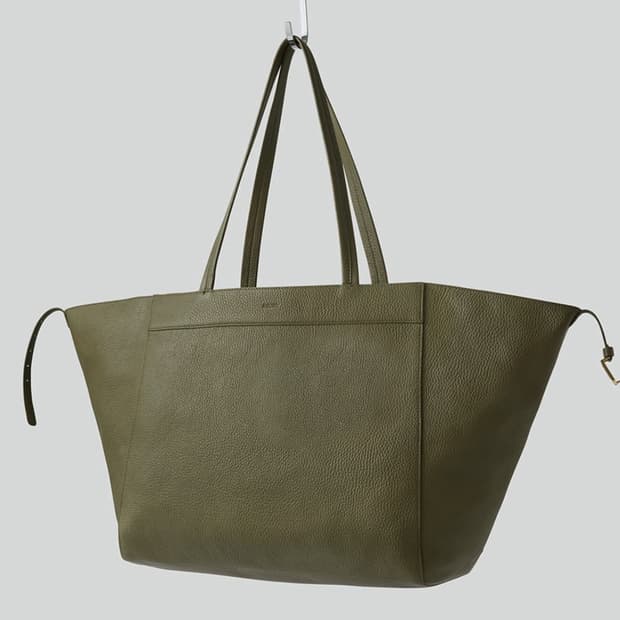 [새상품] 렉토 24FW 칼라 라지 카바스 레더 백 올리브