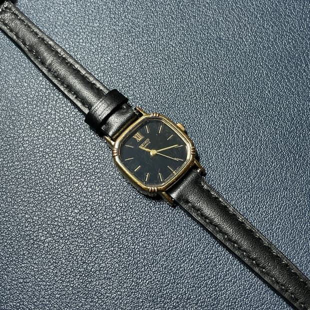 빈티지 세이코 쿼츠 레더 시계