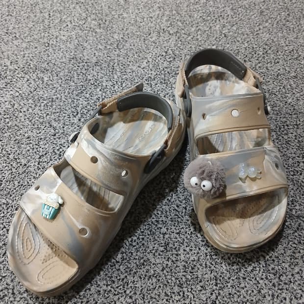 ​크록스 클래식 올테레인 샌들