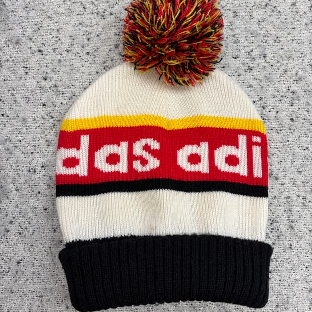 N223. 아디다스 방울비니 폼폼비니