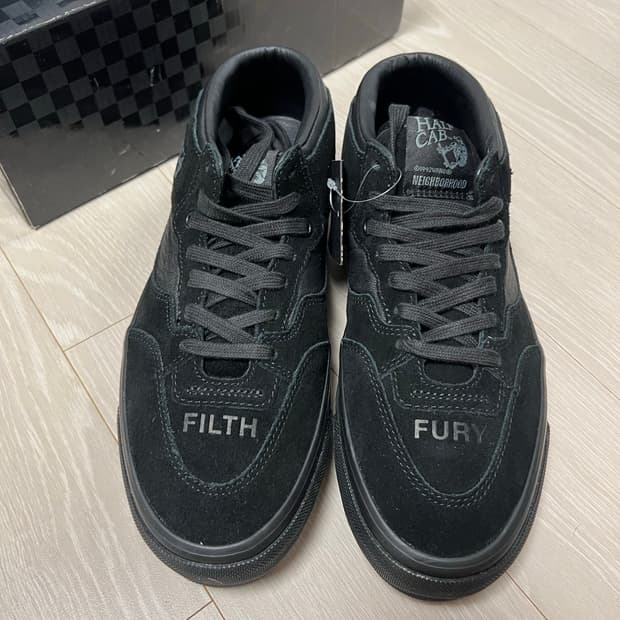 반스 x 네이버후드 OTW 하프 캡 블랙