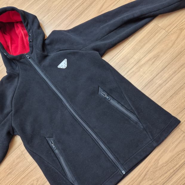 다이나핏 후드집업 L(100)사이즈 판매합니다. 색상은 무난한 블랙이고,