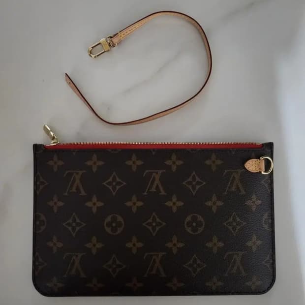 (새상품) 루이비통 네버풀파우치 네버풀클러치 레드