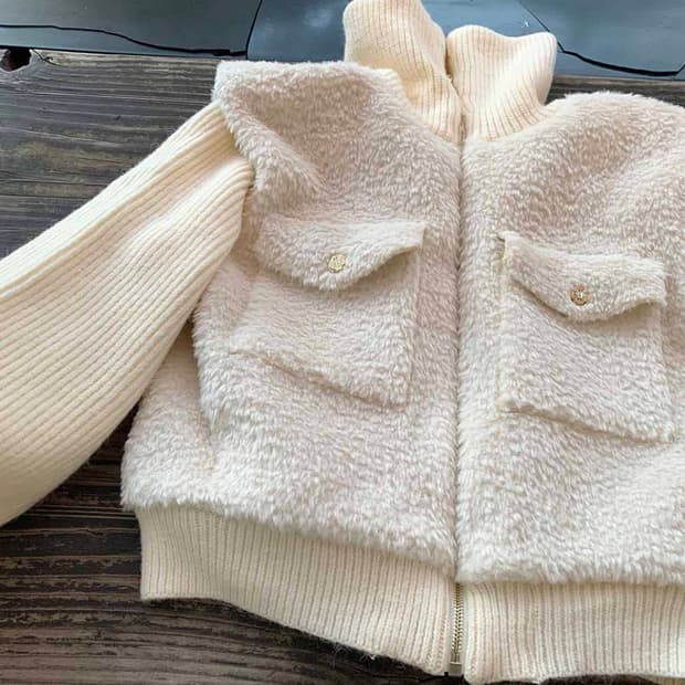  아이보리 뽀글이 니트 점퍼