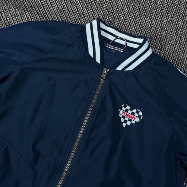 타미힐피거 캐주얼 레터링 봄버 자켓