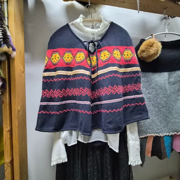 써스데이아일랜드 케이프. 질스튜어트 레이스샤 스커트