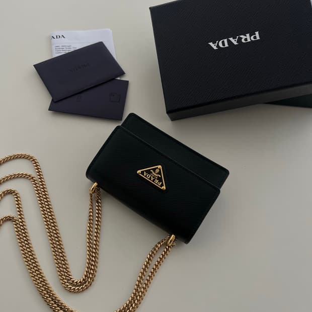 프라다 사피아노 마이크로 체인 월릿 