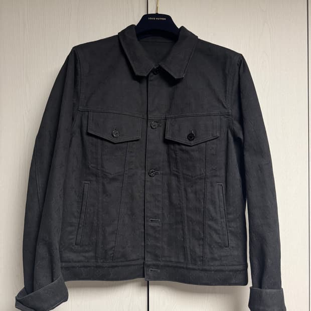루이비통 모노그램 흑청 데님 자켓 블랙 48 사이즈