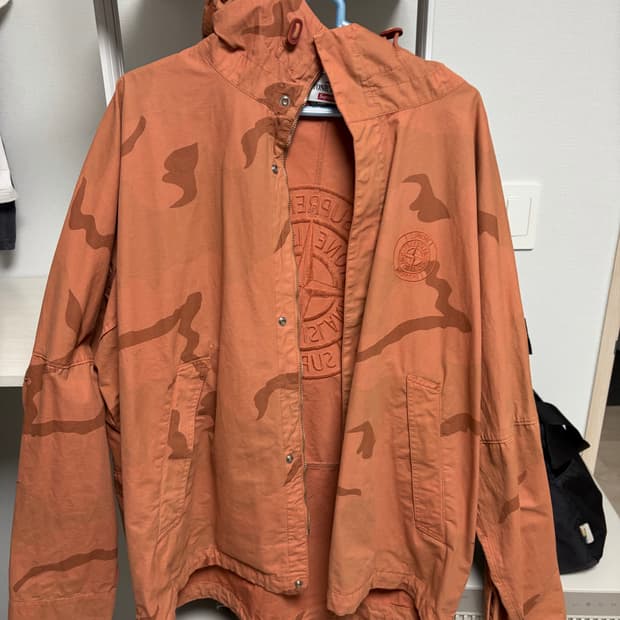 슈프림 스톤아일랜드 라이엇 마스크 카모 자켓 코랄 L