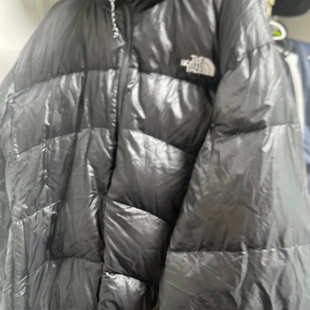 노스페이스 써밋 시리즈 경량패딩 팝니다.