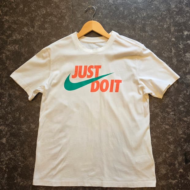 나이키 JUST DO IT 스우시 반팔티 