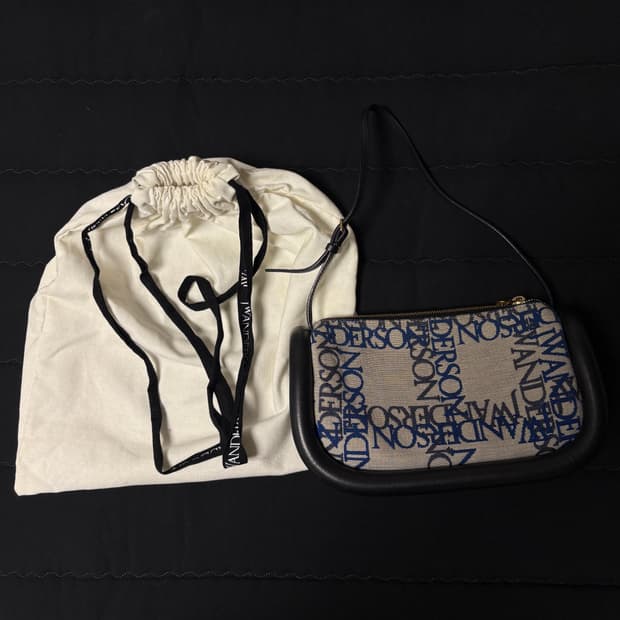 JW Anderson 범퍼 바게트 백