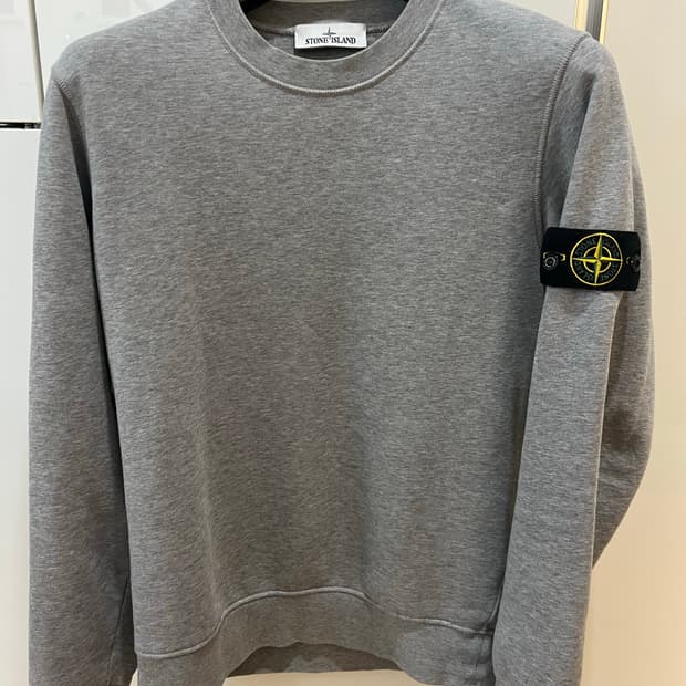 23fw 스톤아일랜드 그레이 맨투맨 M (새상품급)