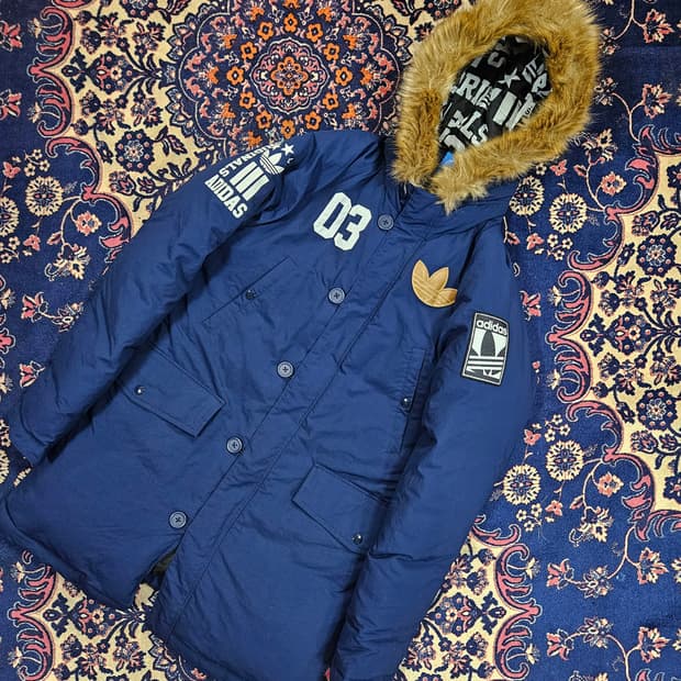 아디다스(Adidas) 오리지널 불꽃 패치 덕다운 패딩