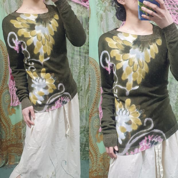 언발 넥 메탈릭 플라워 니트 스웨터 카키