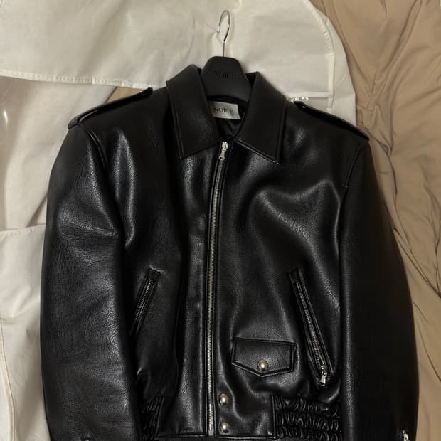 노이스 24fw견장 레더 판매합니다