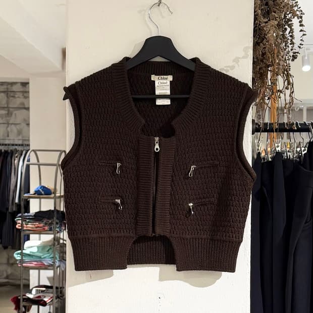 끌로에 다크브라운 크롭 울 니트 베스트
