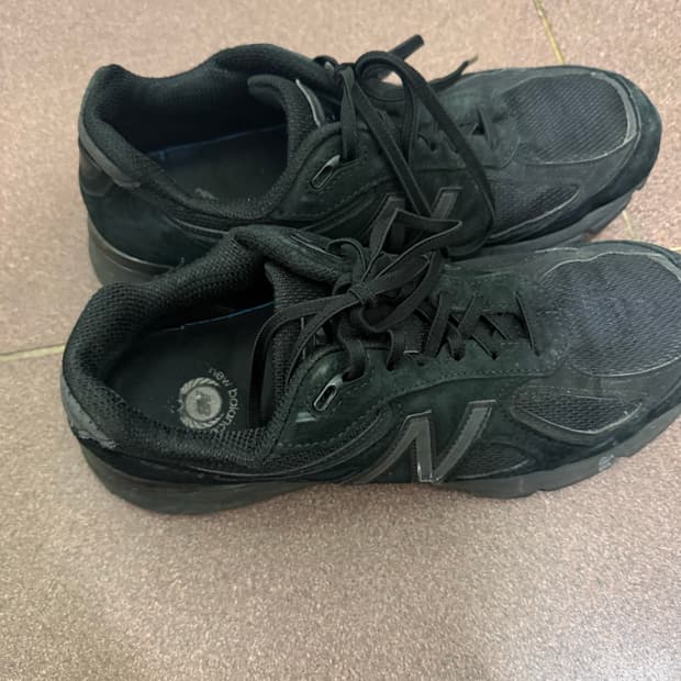 뉴발란스 트리플블랙 990 42 사이즈