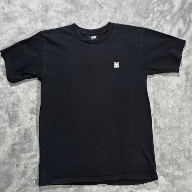 오베이 가슴 스몰로고 백프린팅 반팔