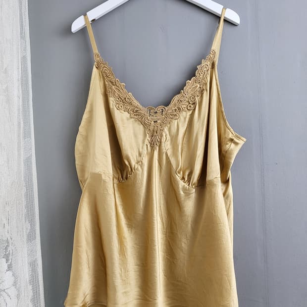 빈티지 골드 실크 슬립 탑