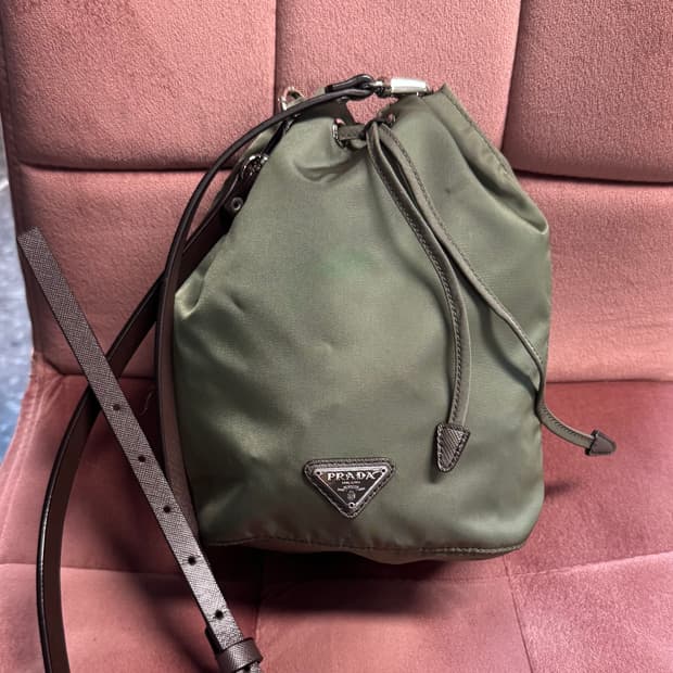 프라다 포코노 복조리 버킷백