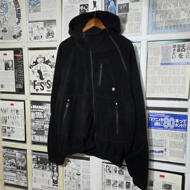 로어링라드 사선 지퍼 절개 블랙 플리스 집업