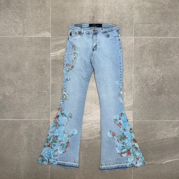 Denim ethnic floral beads detail 부츠컷팬츠