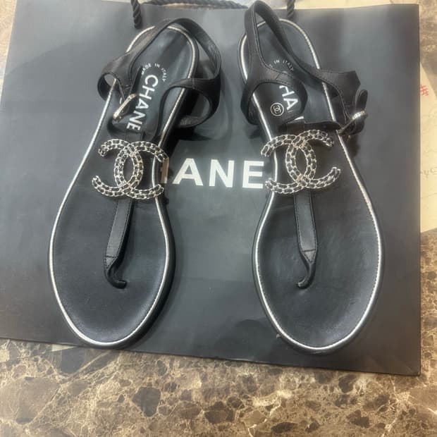 37/240/19ss 정품 샤넬 샌들 팝니다