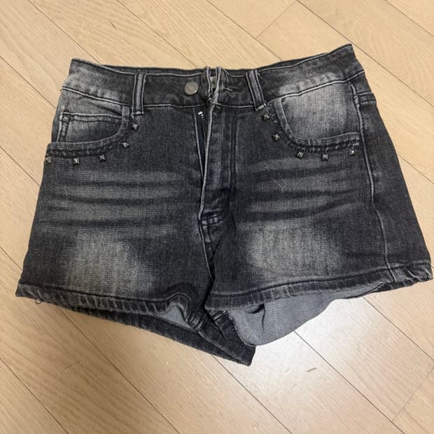 스터드 흑청 숏팬츠 반바지