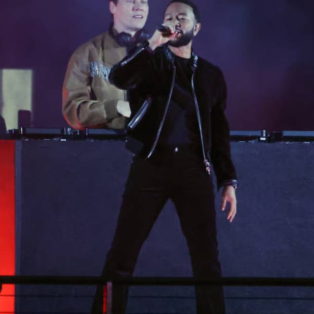 새상품) 톰포드 2024 f/w 시퀸 벨벳 카프레더 보머 자켓