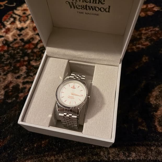 정품 비비안웨스트우드 시계