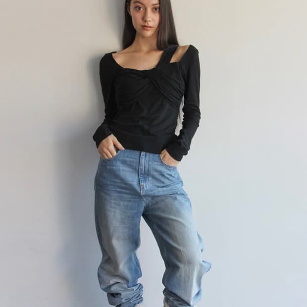 Yuheelee Long sleeve twist top / Black