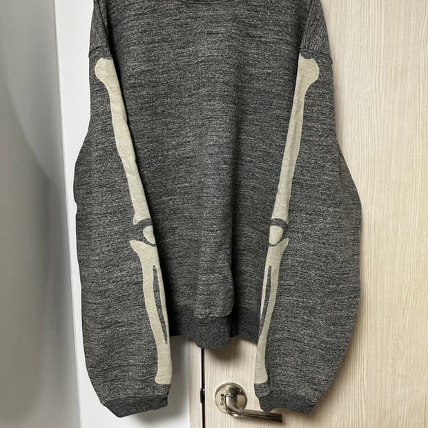 캐피탈 본 스웨트 4