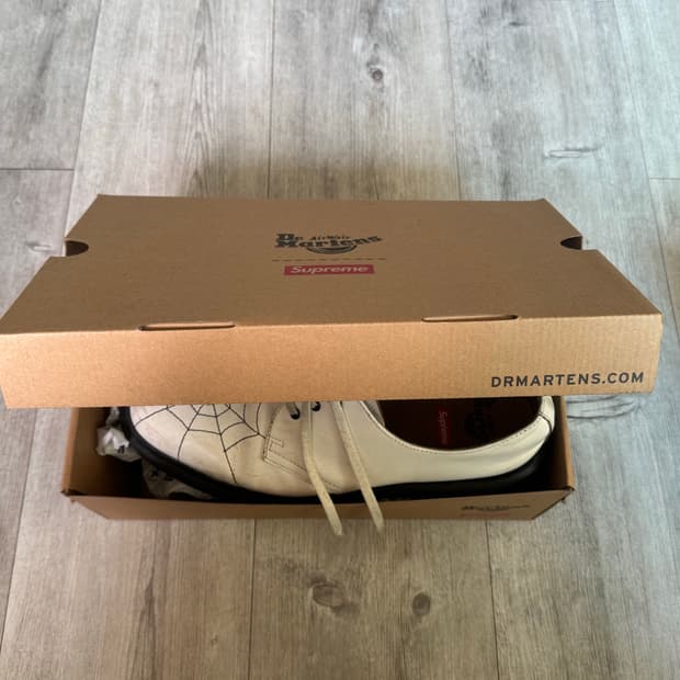 슈프림 스파이더웹 닥터마틴 280