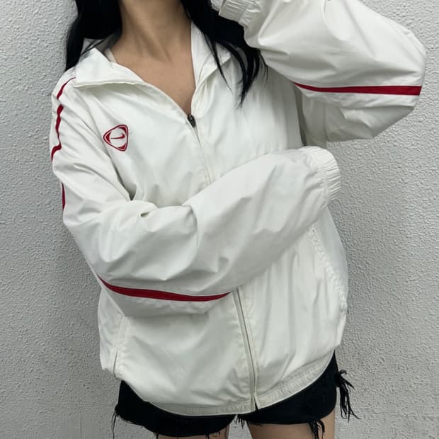 나이키 올드스쿨 레드배색 화이트 바람막이 XL
