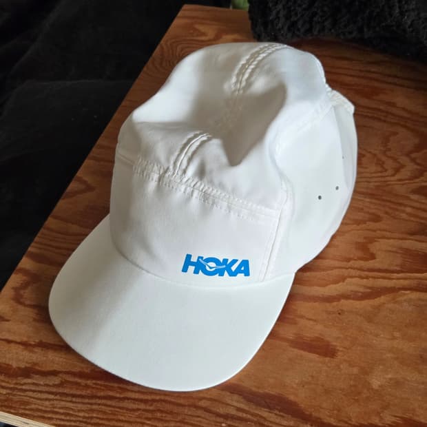 호카 러닝캡 화이트