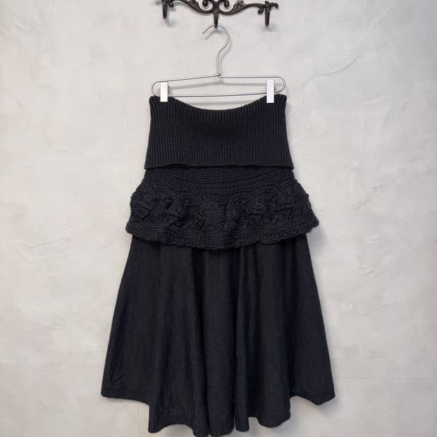 Elie Tahari charcoal wool twist knit sk
