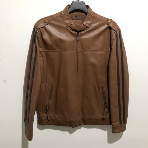 견장 트랙 가죽자켓