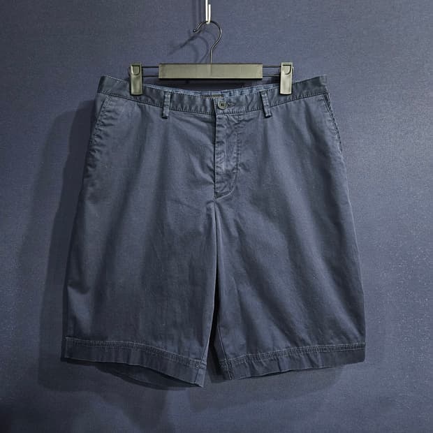 휴고보스 네이비컬러 남성 허리 32 반바지 