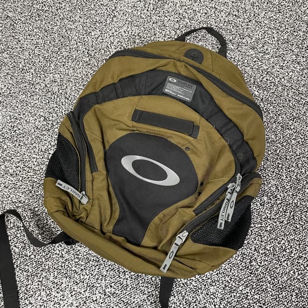 빈티지9. 오클리 00's 올드스쿨 아이콘 RC 백팩 카키베이지 가방
