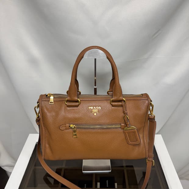 정품 프라다 레더 모터백