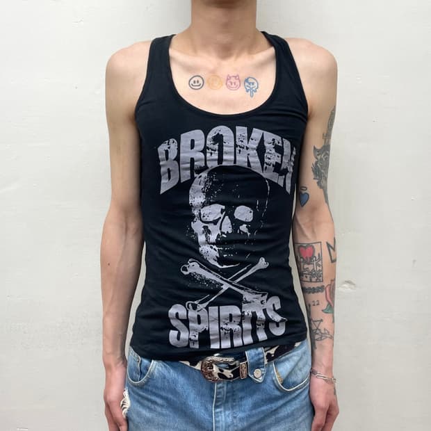 Big skull, broken black sleeveless