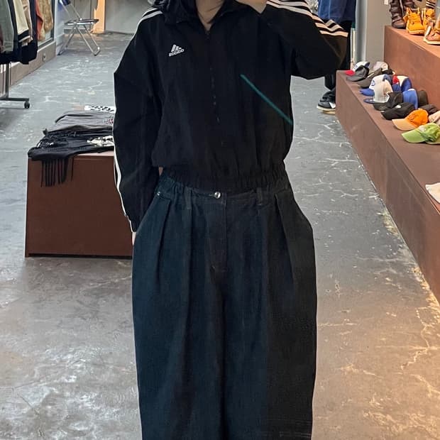 아디다스 우븐 크롭 바람막이 H1082