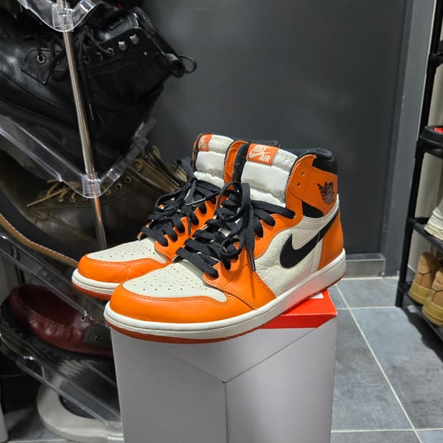 조던1 리버스 쉐터드 백보드 275